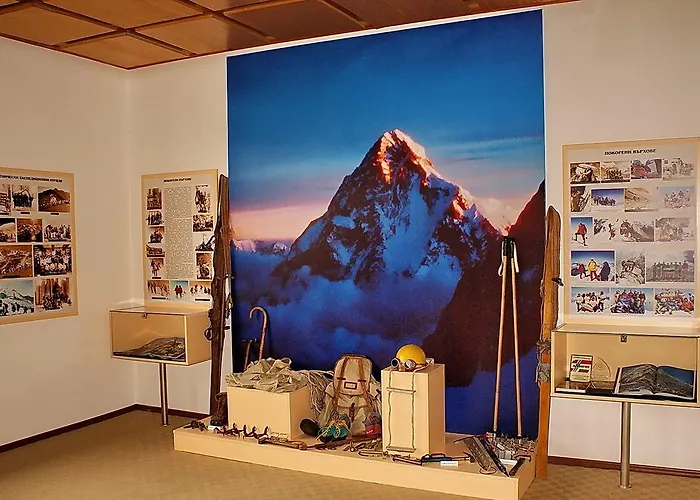 Hotel Tourist Center Momina Krepost 2*