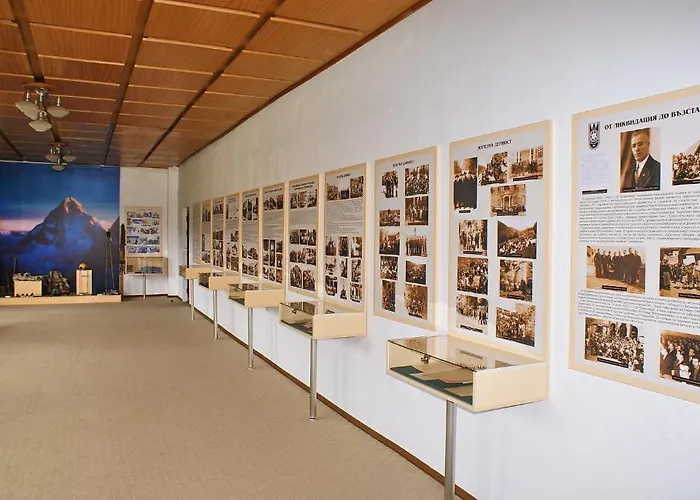 Tourist Center Momina Krepost Hotel 2*