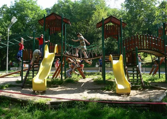 Tourist Center Momina Krepost 2*